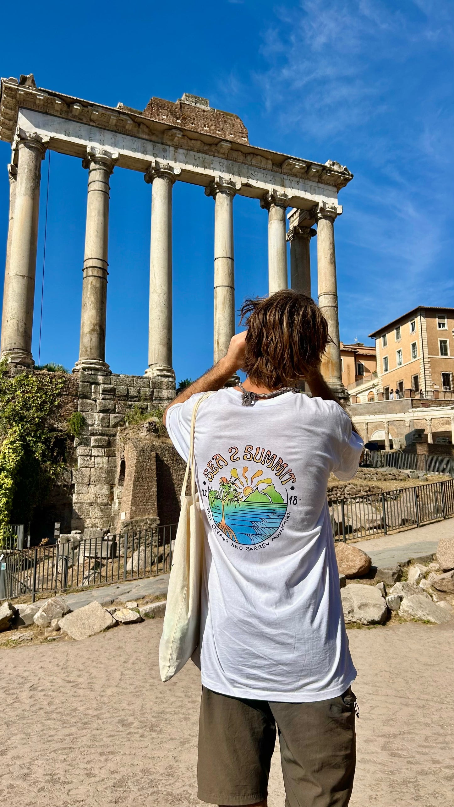 OCEAN VIEWS TEE